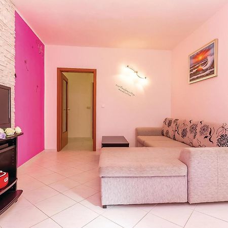 Awesome Apartment In Dobrinj With Wifi Bagian luar foto