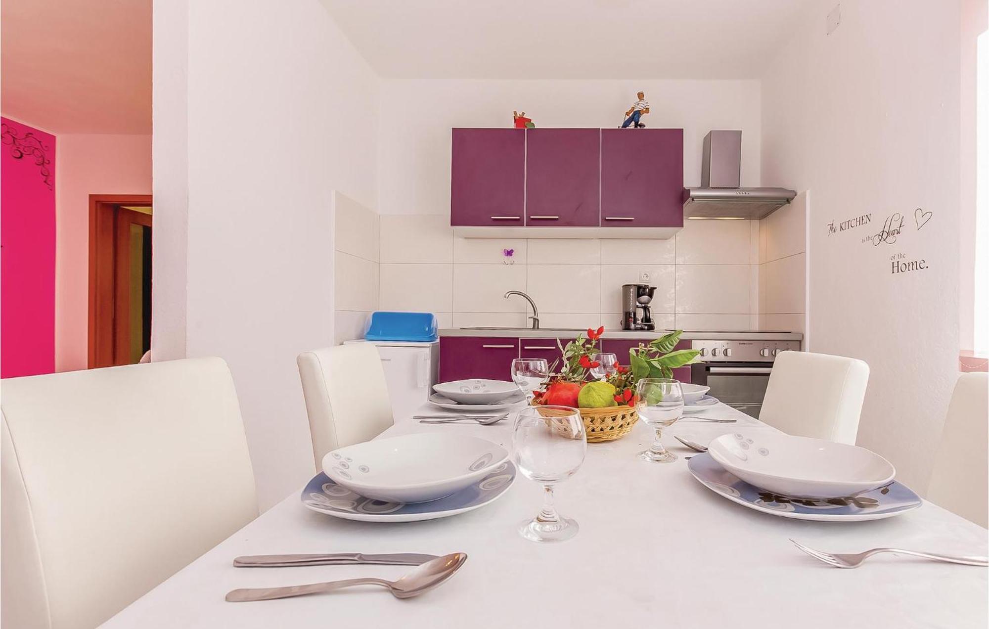 Awesome Apartment In Dobrinj With Wifi Bagian luar foto