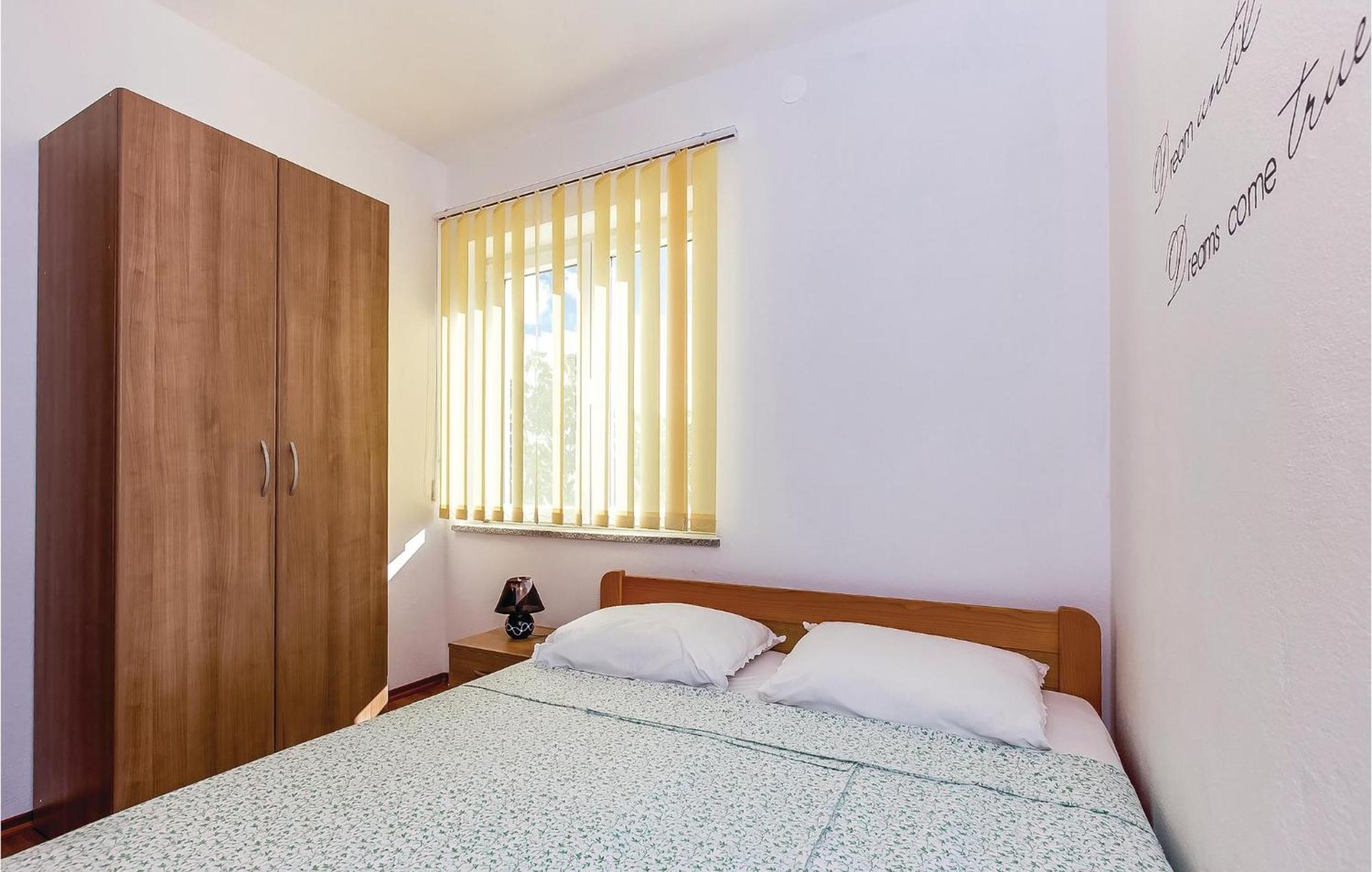 Awesome Apartment In Dobrinj With Wifi Bagian luar foto