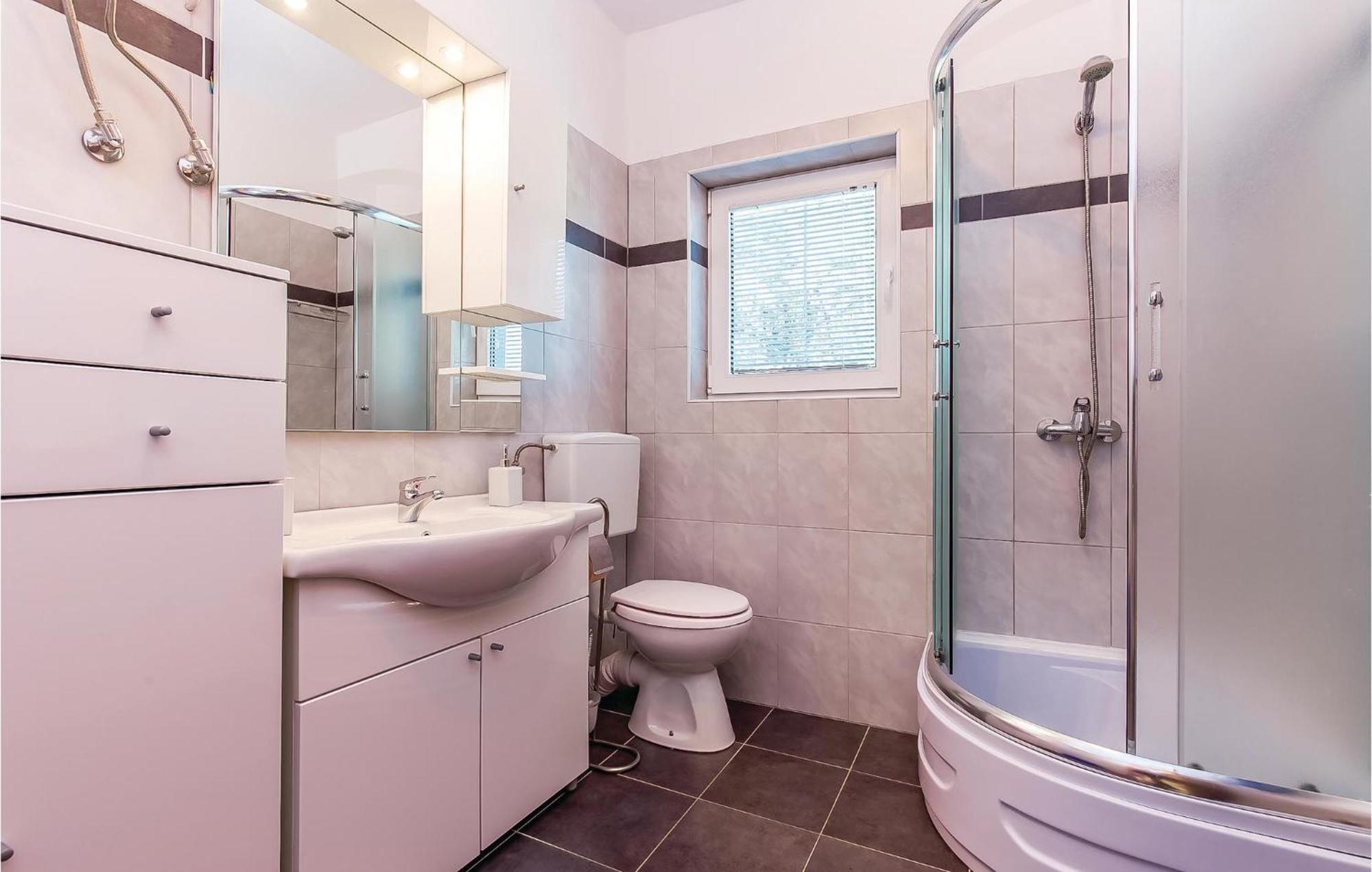 Awesome Apartment In Dobrinj With Wifi Bagian luar foto