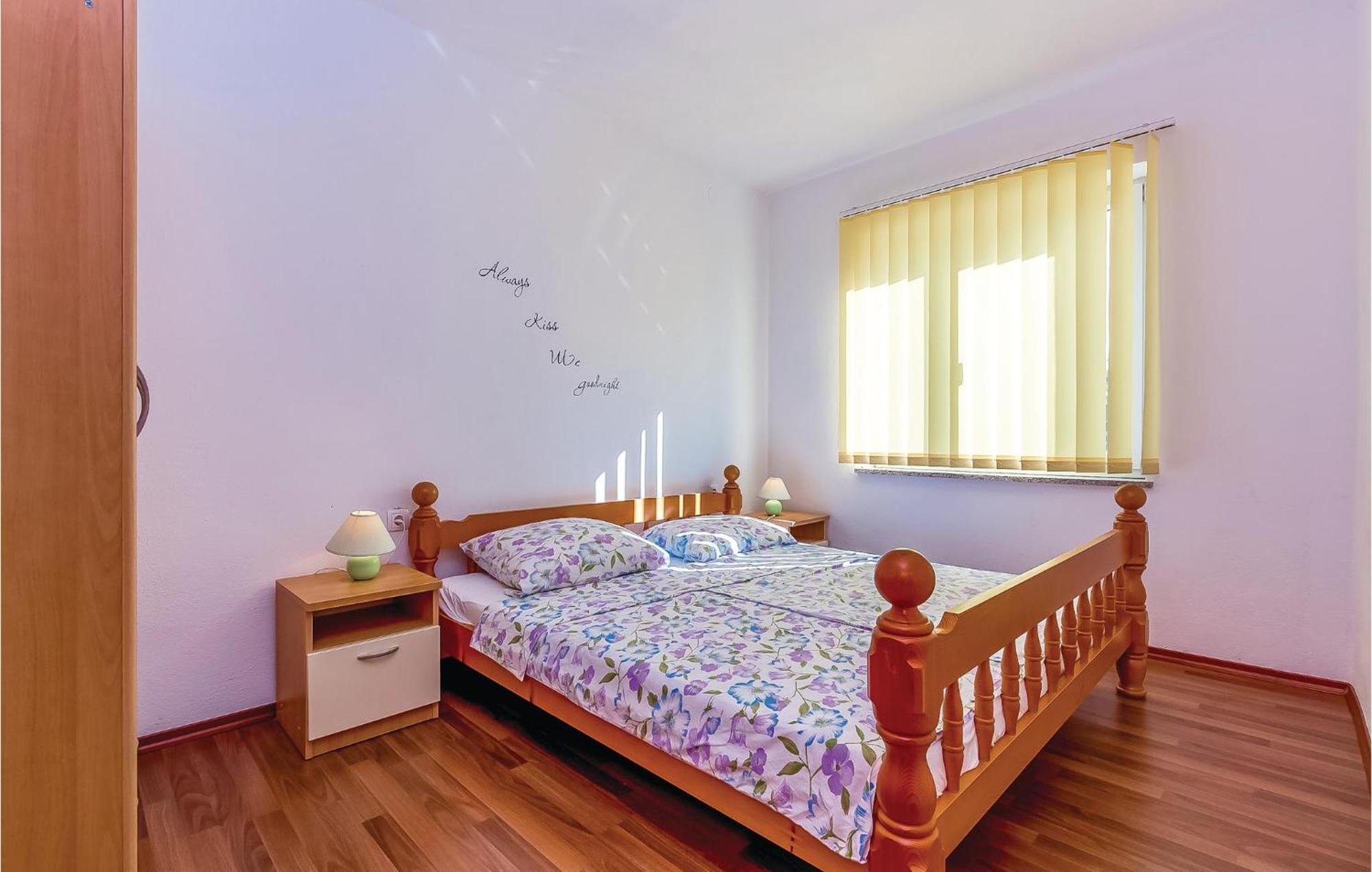 Awesome Apartment In Dobrinj With Wifi Bagian luar foto