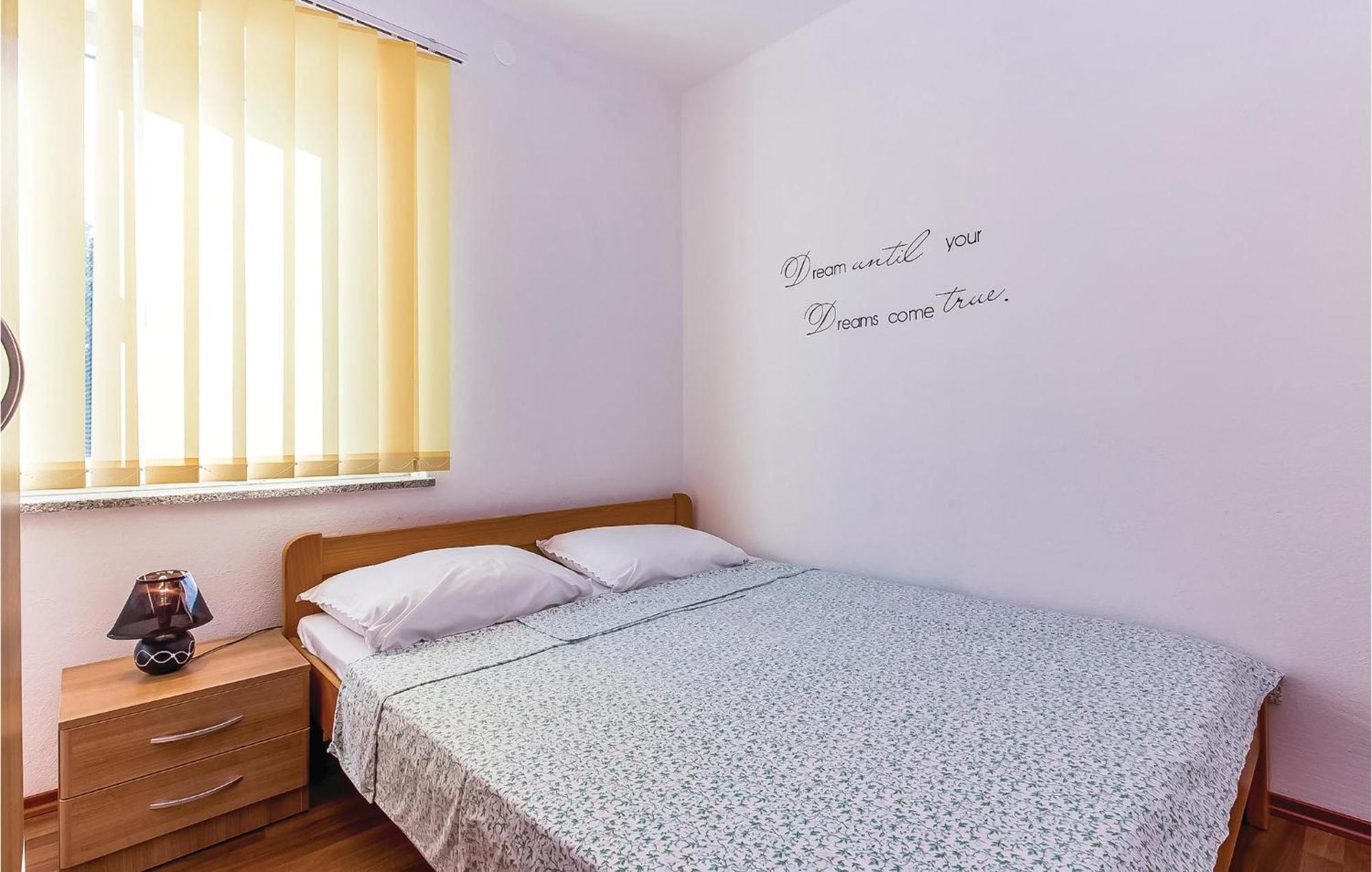 Awesome Apartment In Dobrinj With Wifi Bagian luar foto