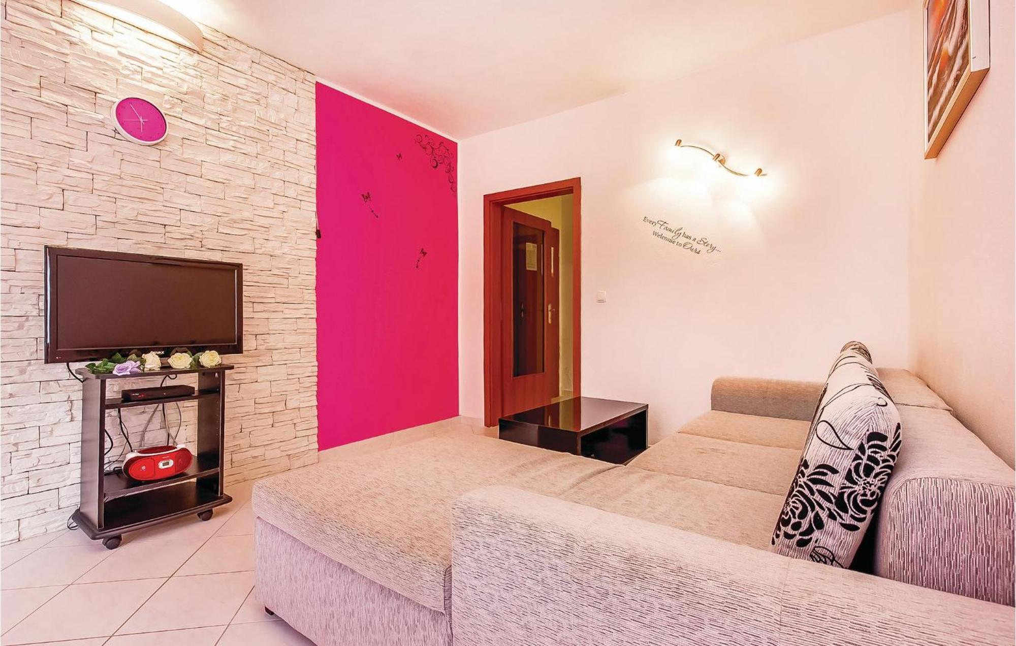 Awesome Apartment In Dobrinj With Wifi Bagian luar foto