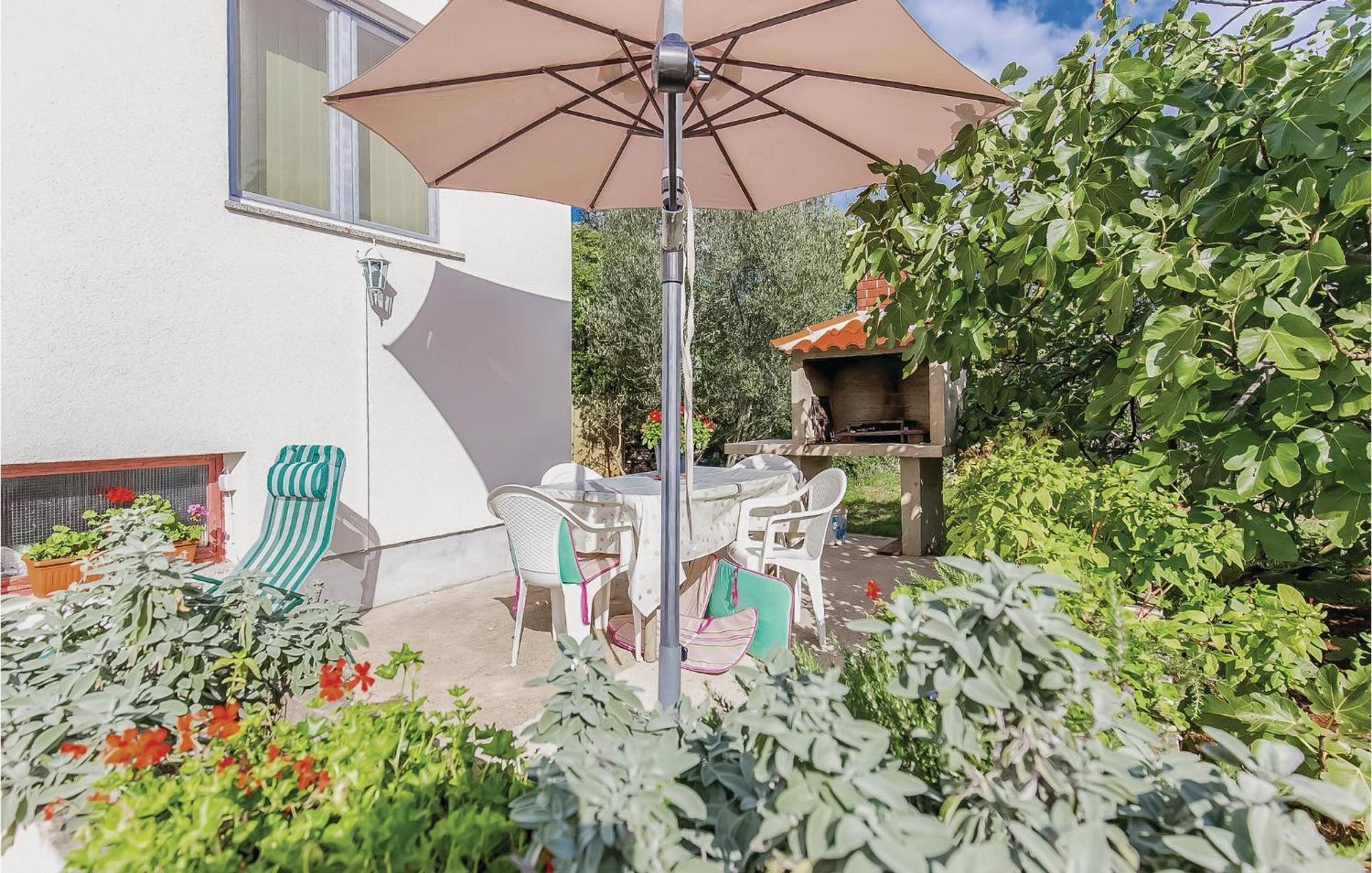 Awesome Apartment In Dobrinj With Wifi Bagian luar foto